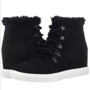 Pulley fur ankle boot